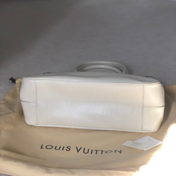 SOLD 100% Authentic Louis Vuitton White Epi Passy - Picture 4 of 8